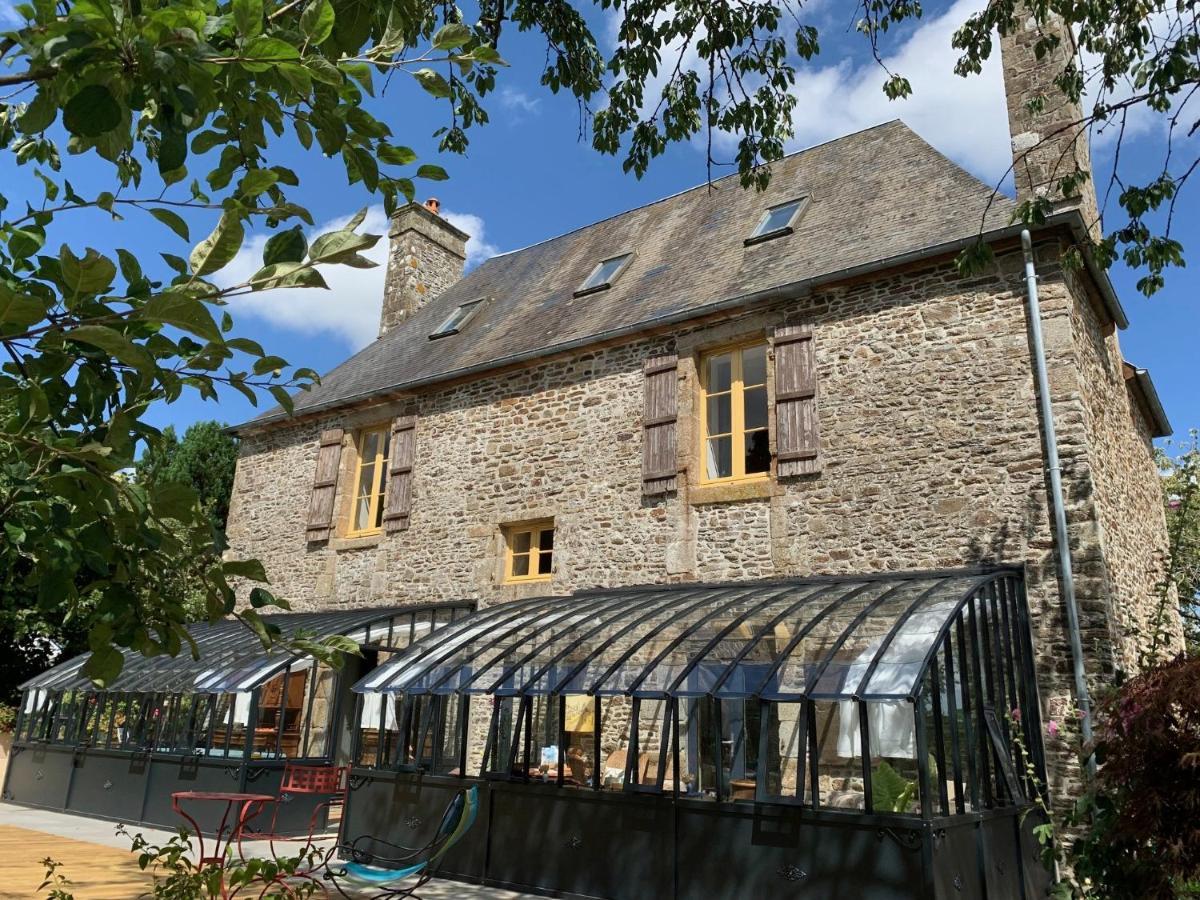 Le Petit Manoir Acomodação com café da manhã Isigny-le-Buat Exterior foto