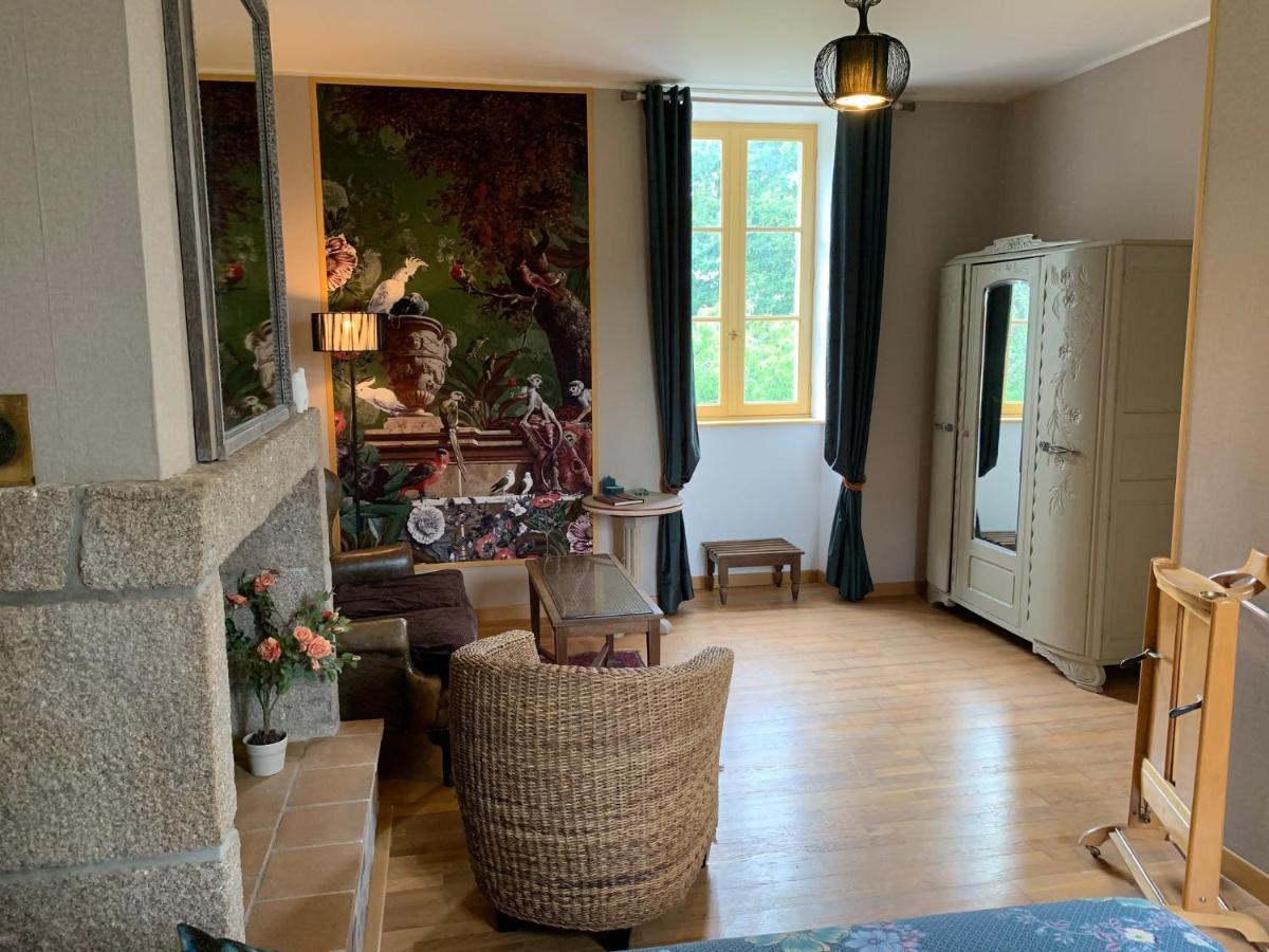 Le Petit Manoir Acomodação com café da manhã Isigny-le-Buat Exterior foto