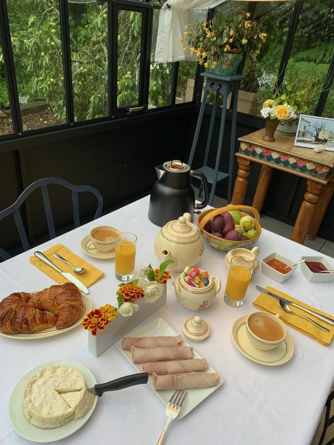 Le Petit Manoir Acomodação com café da manhã Isigny-le-Buat Exterior foto
