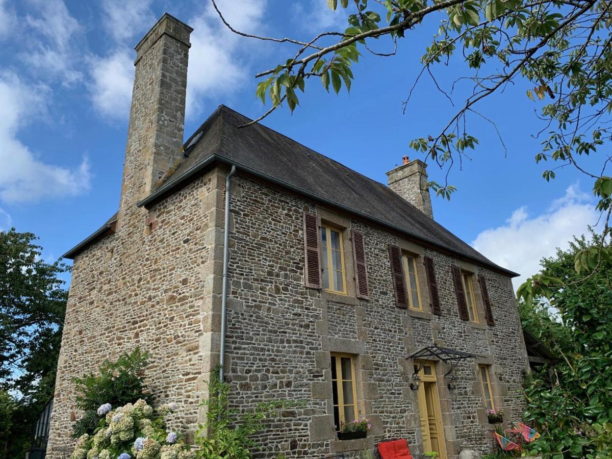 Le Petit Manoir Acomodação com café da manhã Isigny-le-Buat Exterior foto