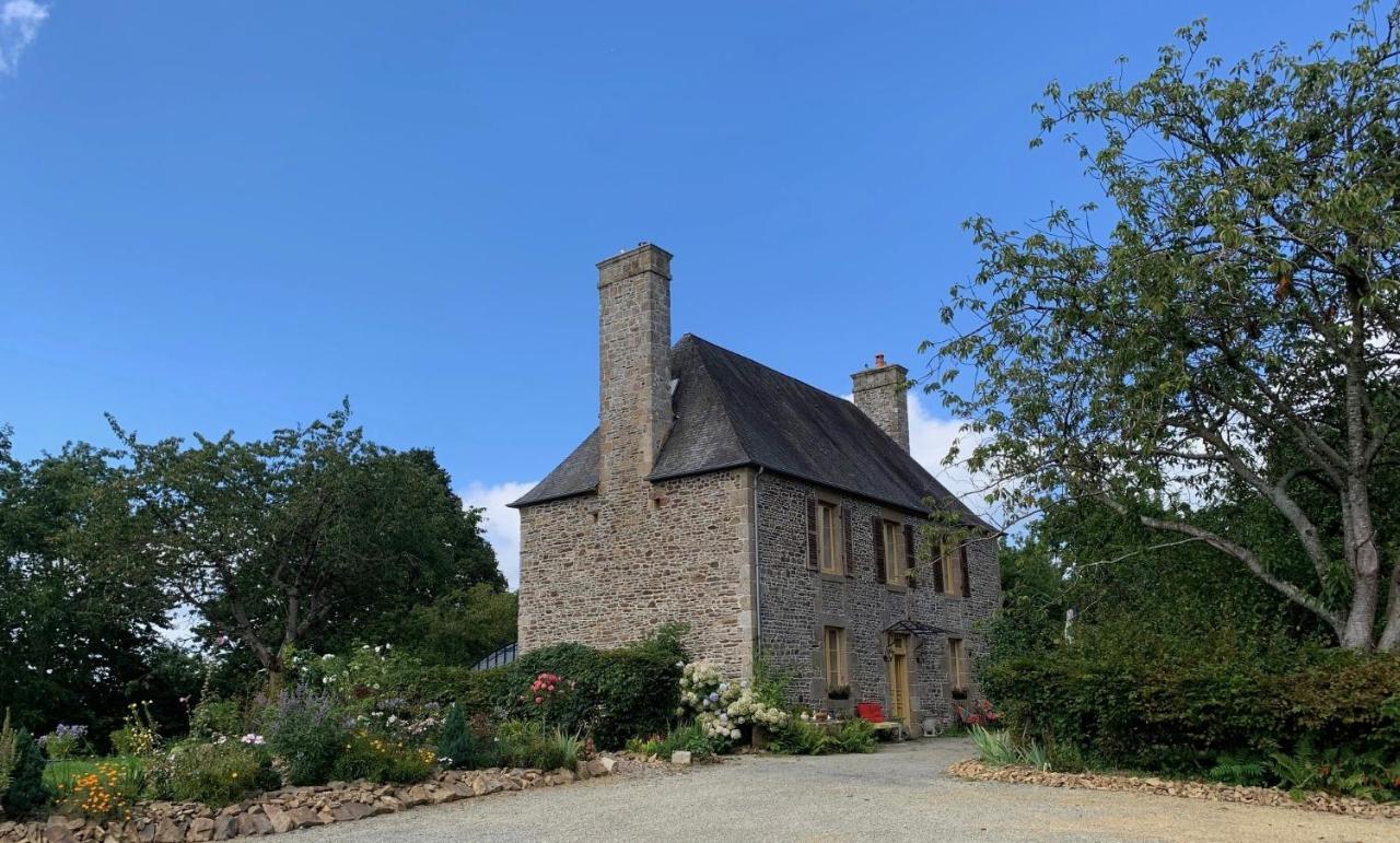 Le Petit Manoir Acomodação com café da manhã Isigny-le-Buat Exterior foto