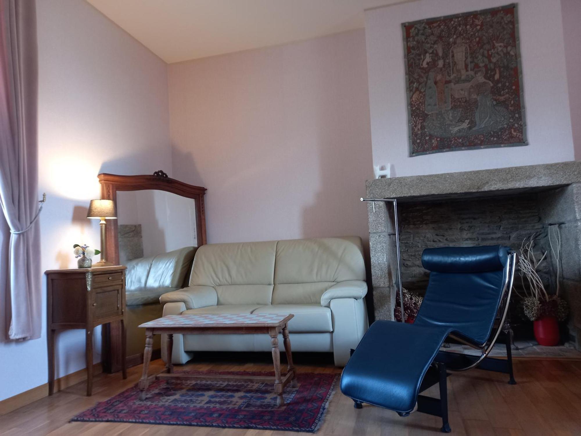 Le Petit Manoir Acomodação com café da manhã Isigny-le-Buat Exterior foto