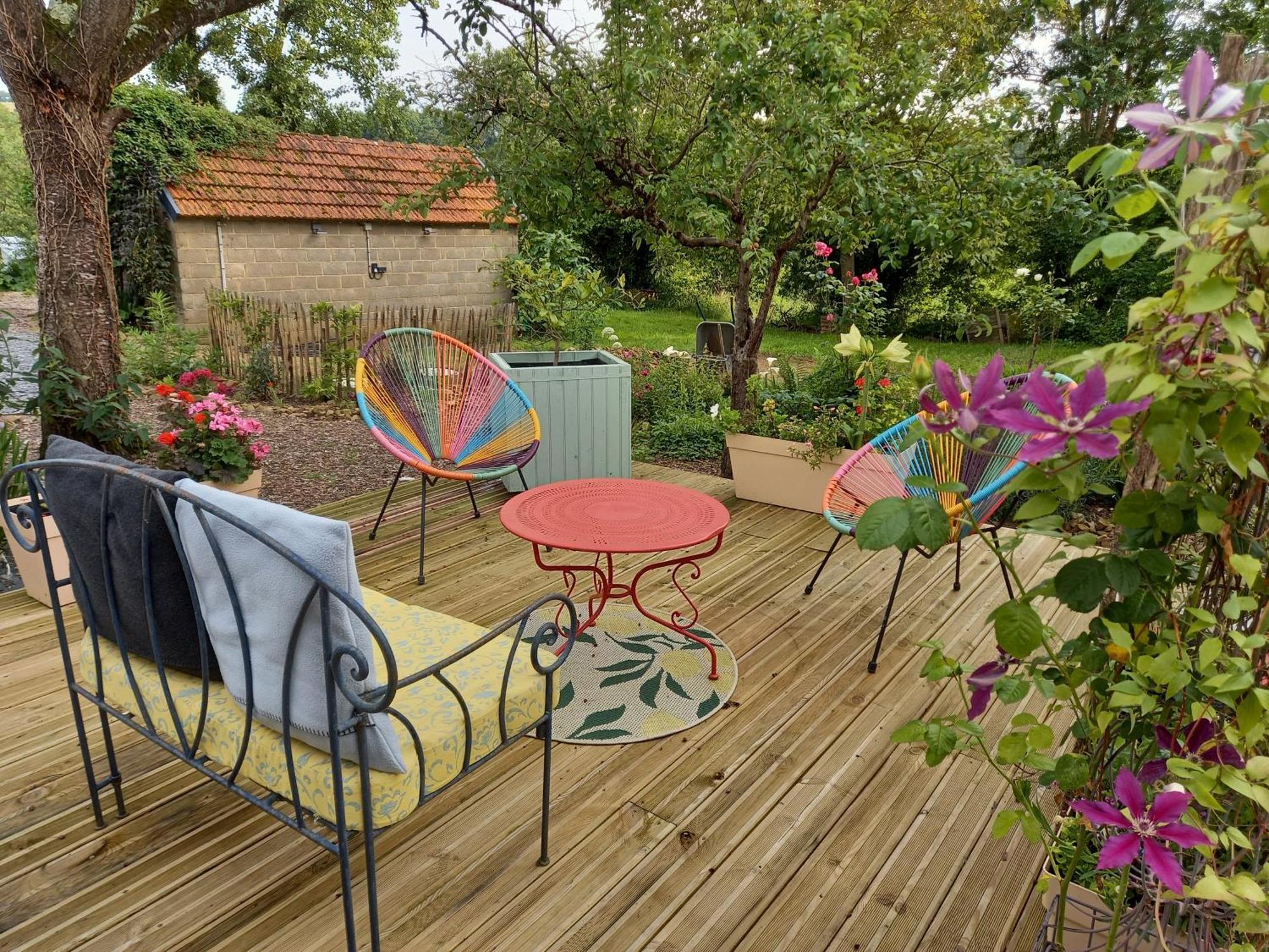 Le Petit Manoir Acomodação com café da manhã Isigny-le-Buat Exterior foto