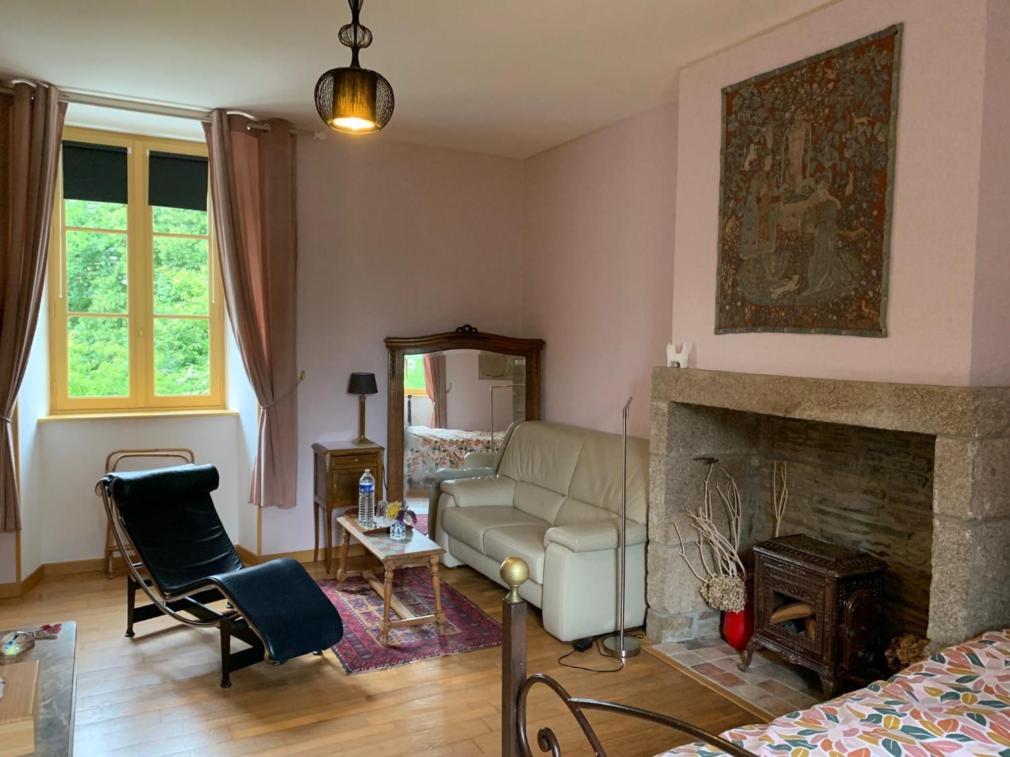 Le Petit Manoir Acomodação com café da manhã Isigny-le-Buat Exterior foto