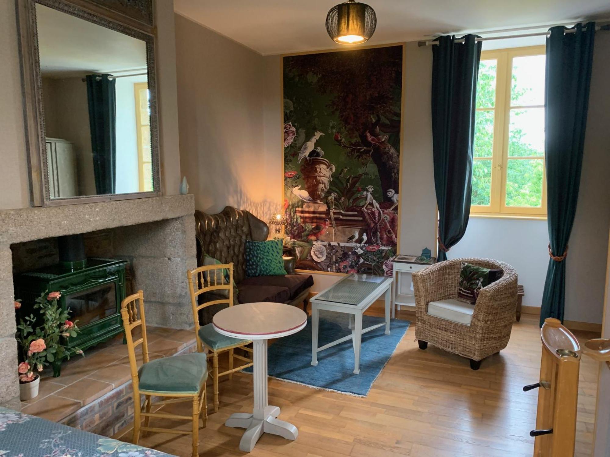 Le Petit Manoir Acomodação com café da manhã Isigny-le-Buat Exterior foto